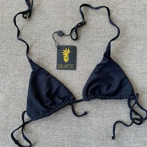 NWT ✨ Skatie swim ELLA top in black. Size S.